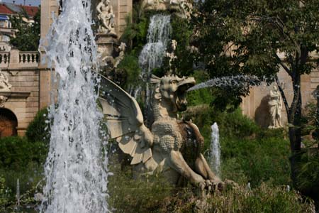 Dragon crachant de l'eau
