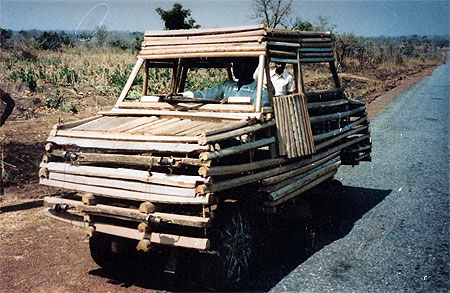 Véhicule de bois et bambou 