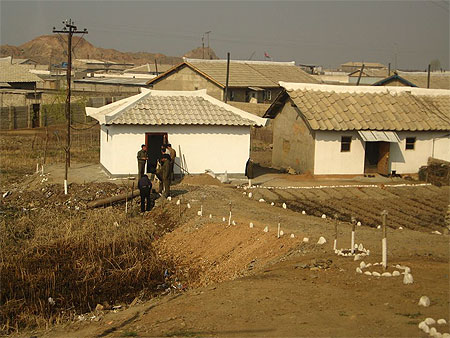 Village sur le route entre Pyongyang et Nampo