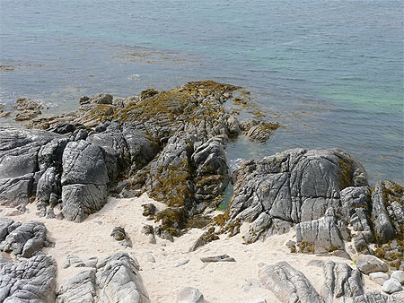 Plage de sable rose