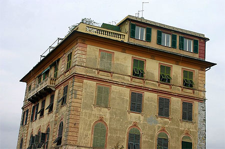 Maison sombrante
