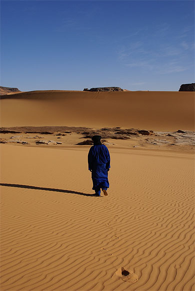 Algérie : marche dans La Tadrart vers Bouhadan