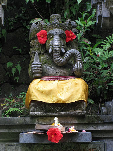 Statue dans la Rue JL Kajeng