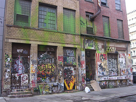 Mur de tags à Chelsea