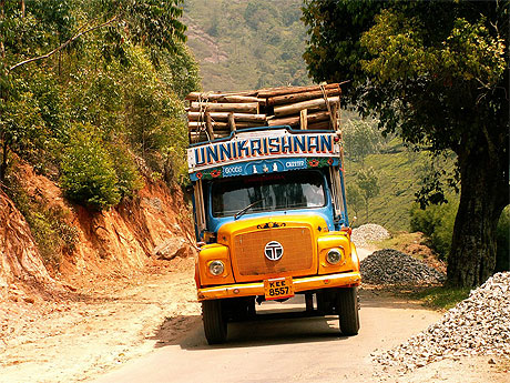 Camion TATA coloré