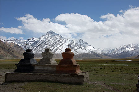 Chortens sur la route de Padum 