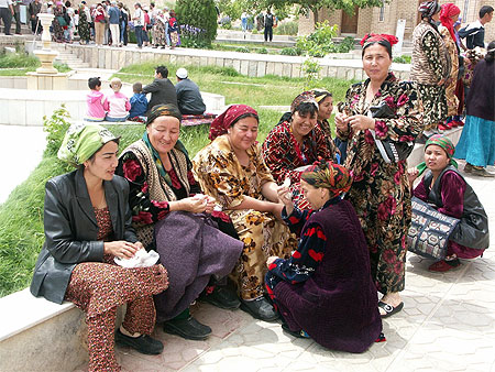 Pause près de la mosquée de Nurata