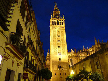 La Giralda de Séville by night