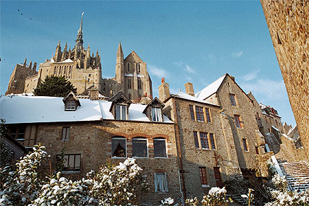 En montant vers l'abbaye