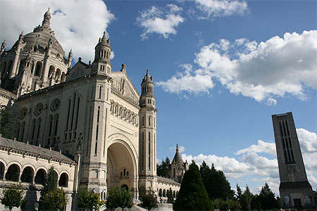 La basilique Sainte-Thérèse de Lisieux