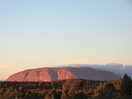 Uluru au lever de soleil