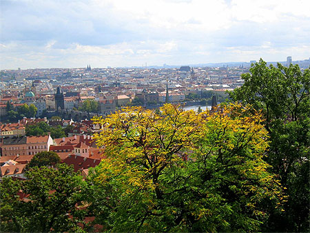 Vue sur le pont Charles depuis le Château royal