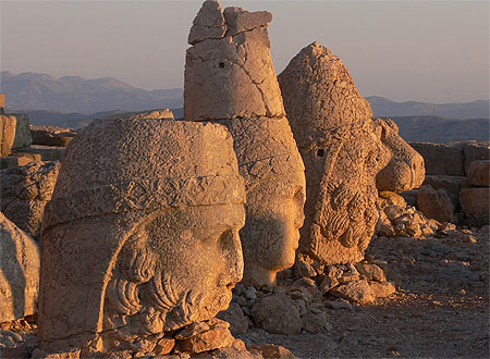 Lever de soleil au Nemrud Dagi