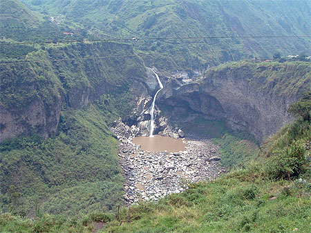 Cascade à Banos