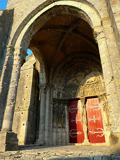 Porche de l'église de Saint-Loup-de-Naud