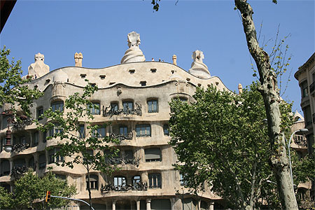 Façade de la casa  Milà