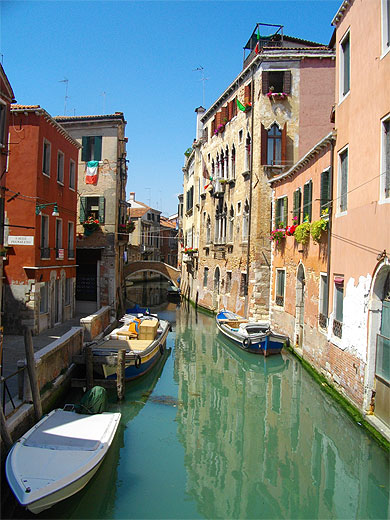 reflets dans le canal