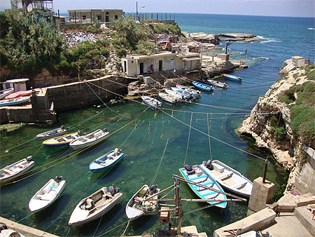 Petit port à Raouché