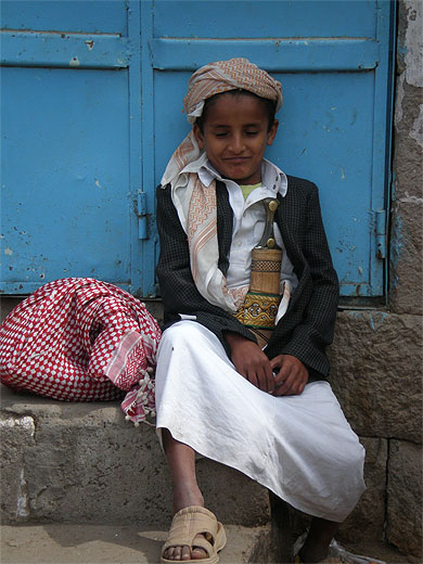 Enfant en costume local