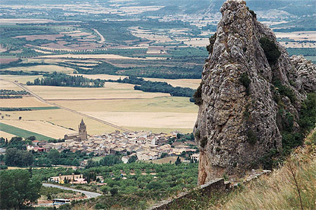 Vue sur le village de Loarre