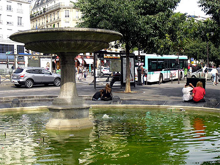 La petite fontaine de Pigalle