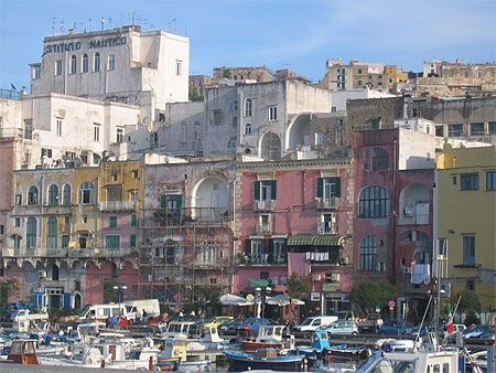 Procida : port de Chiaiolella