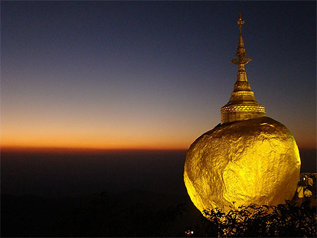 Le rocher d'or au coucher de soleil
