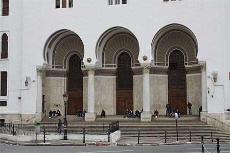 A l'entrée de la Poste