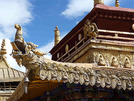 Détail des toits du Temple de Jokhang