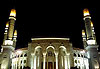 Mosquée vue de face la nuit