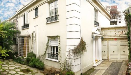 L'Ambassade