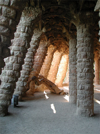 A l'ombre des colonnes