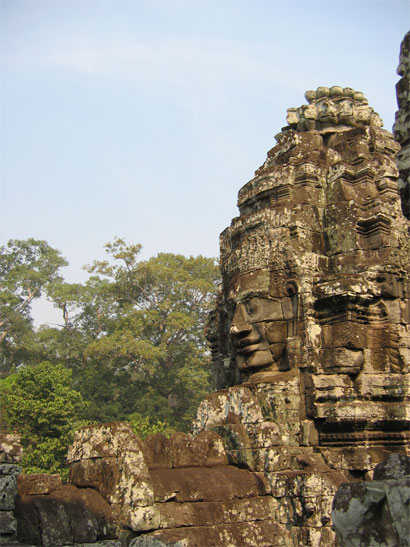 L'enigmatique sourire des statues du Bayon
