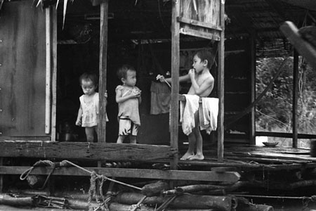 Sur les rives du Tonle Sap