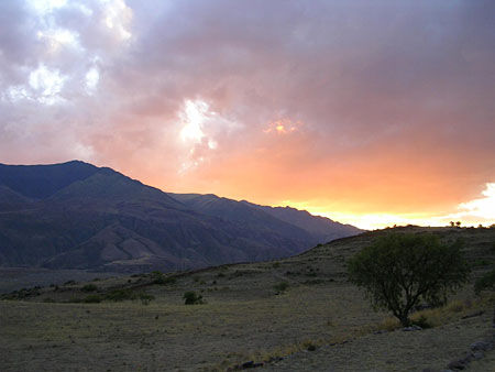 Coucher de soleil sur le site arch�ologique de Piquillacta