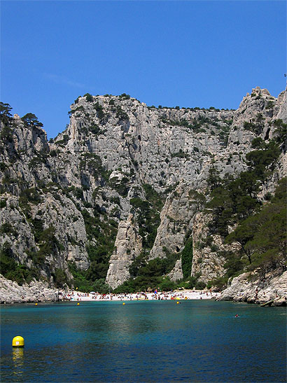 Les calanques sont peupl�es l'�t�