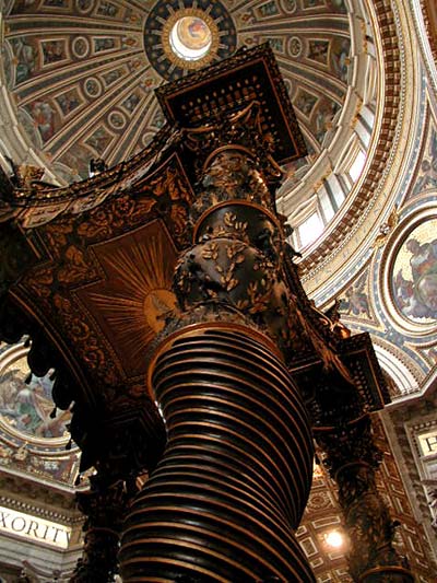 Colonne dans la basilique Saint-Pierre