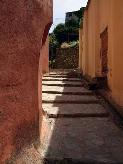 Ruelle de l'�glise Sainte-Julie