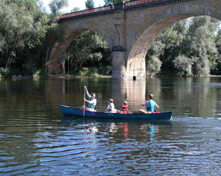 Cano� sur la Dordogne