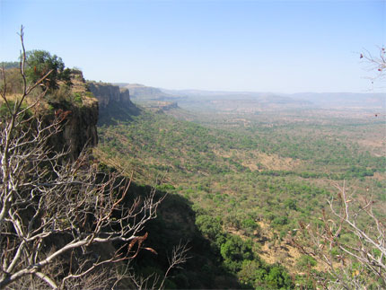 Vue depuis le plateau au dessus des echelles de Lelouma