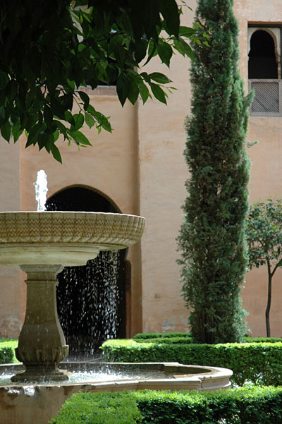Dans la qui�tude d'un jardin nasride