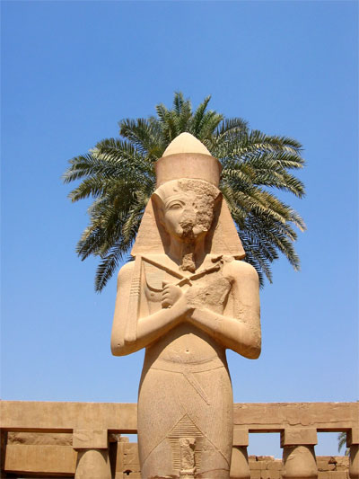 Statue perruqu�e � Karnak