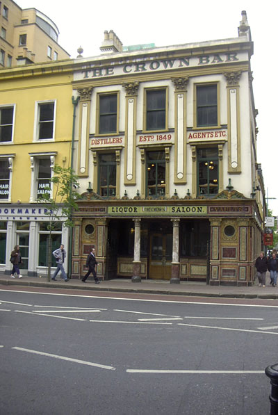 The crown Liquor caf�