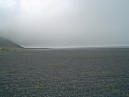 Plage de sable noir
