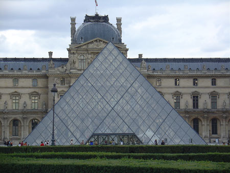 Pyramide du Louvre