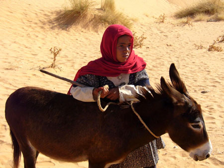 Fille du d�sert en route pour Tataouine