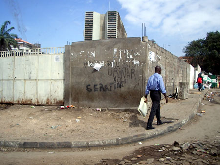 Une rue dans Luanda