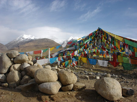Tibet's flags sur la route de Nam Tso