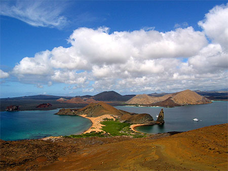 Vue sur Bartolome et Pinnacle rock