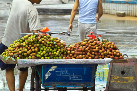 Plateau de lychees au march� de Jinding
